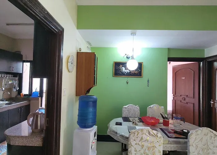 Apartment Metro Axis Residency *