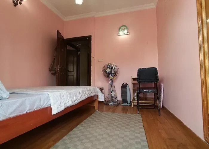 Apartment Metro Axis Residency *