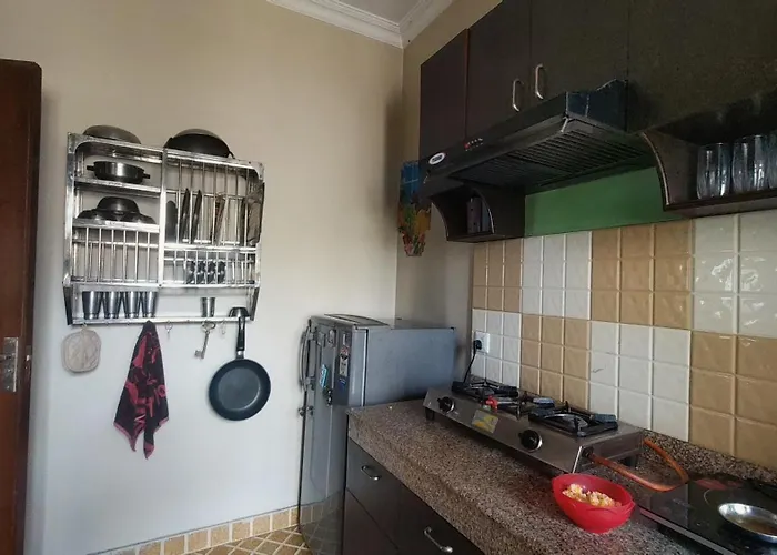 Apartment Metro Axis Residency